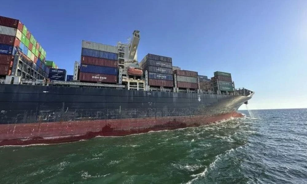 Κέα: Φωτιά σε φορτηγό πλοίο με 26 άτομα πλήρωμα ανοιχτά του νησιού - Μεταφέρει κοντέινερ
